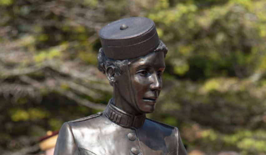 Statue of female RMC cadet